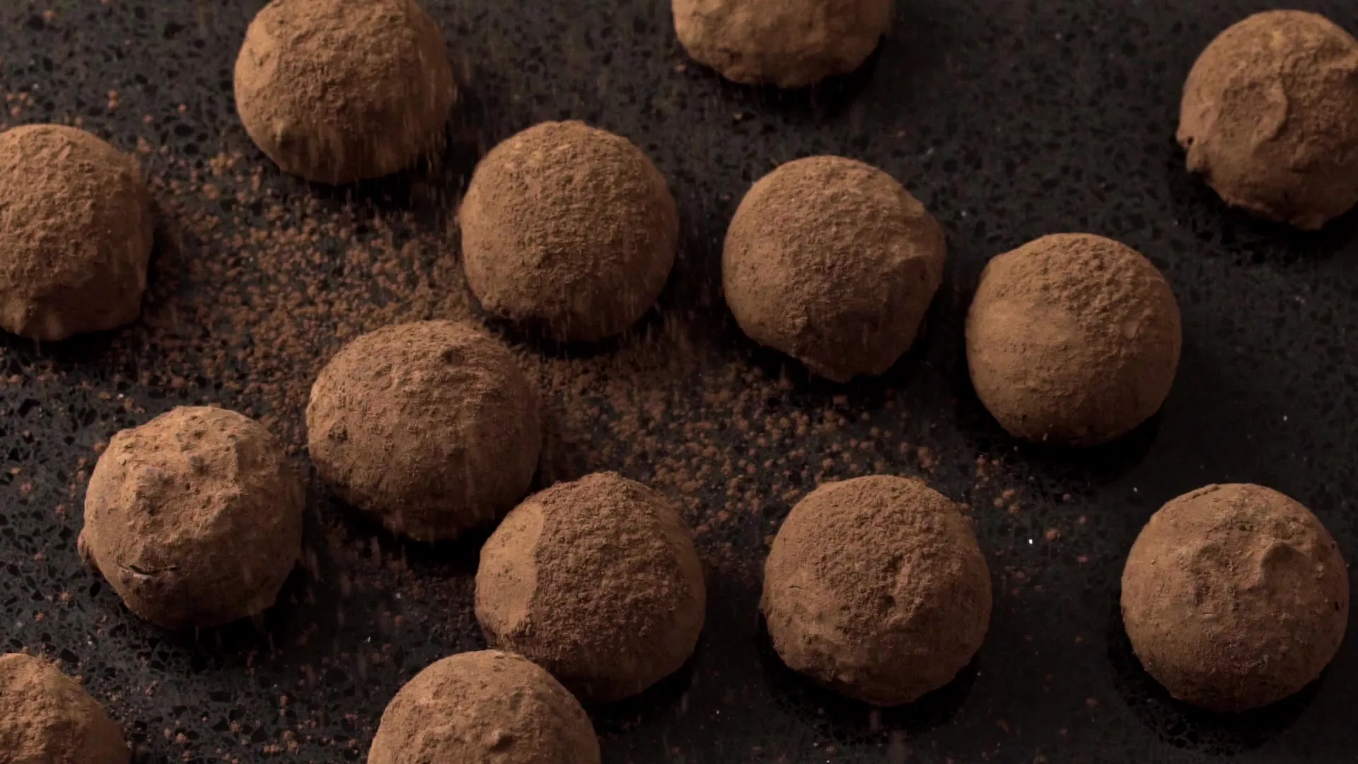 Trufas de chocolate artesanal espolvoreadas con cacao, De Caio